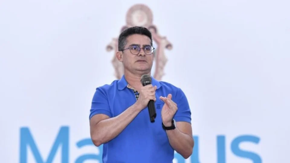 Humorista e vereador são processados por sátiras a prefeito de Manaus