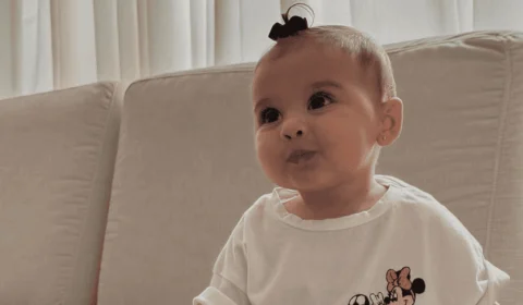 Helena, filha de Neymar, encanta web com look inspirado no futebol; veja cliques