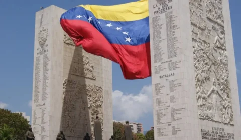 EUA anunciam plano em três fases para a Venezuela e preveem transição de poder