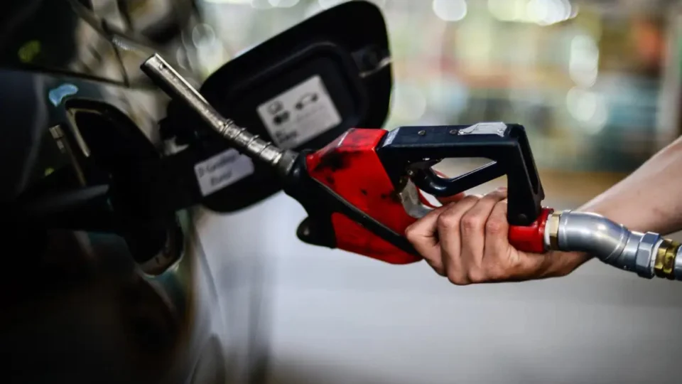 Gasolina e diesel: preços dos combustíveis sobem a partir deste sábado (1º)