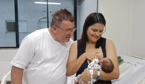 Mulher não sabia que estava grávida e dá à luz no carro da família durante viagem no TO