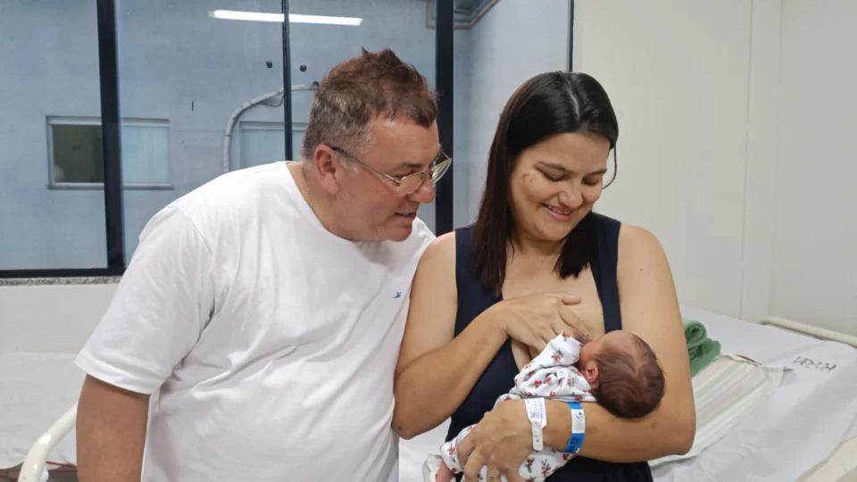 Mulher não sabia que estava grávida e dá à luz no carro da família durante viagem no TO