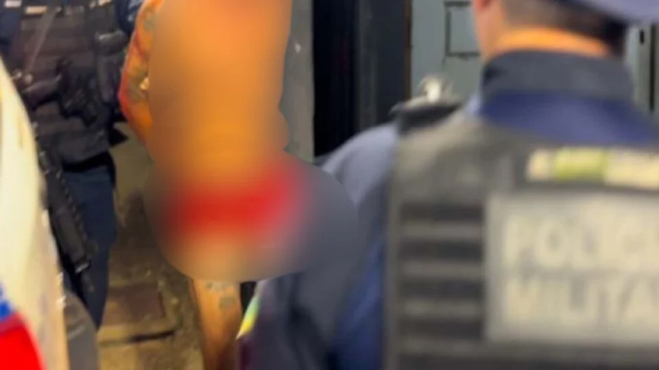 VÍDEO: homem é preso após invadir casa e manter idosa refém em Porto Velho