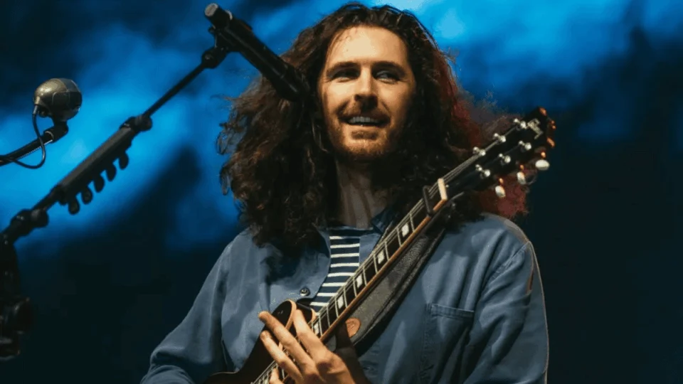 Hozier anuncia dois shows no Brasil; veja como se programar