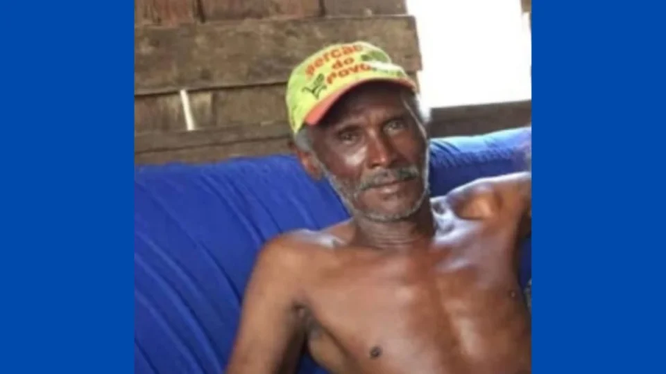 Homem filma incêndio de casa sem saber que pai idoso estava dentro, em Zona Rural do Acre