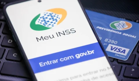 Salários de fevereiro terão novo desconto no INSS; veja quanto