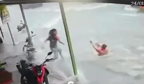 ‘Super-herói’: homem salva mulher de ser arrastada pela enxurrada durante chuva em Manaus; veja vídeo