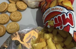 ‘Salgadinho’ de maconha: mulher é presa ao tentar entregar drogas escondidas em alimento no AM