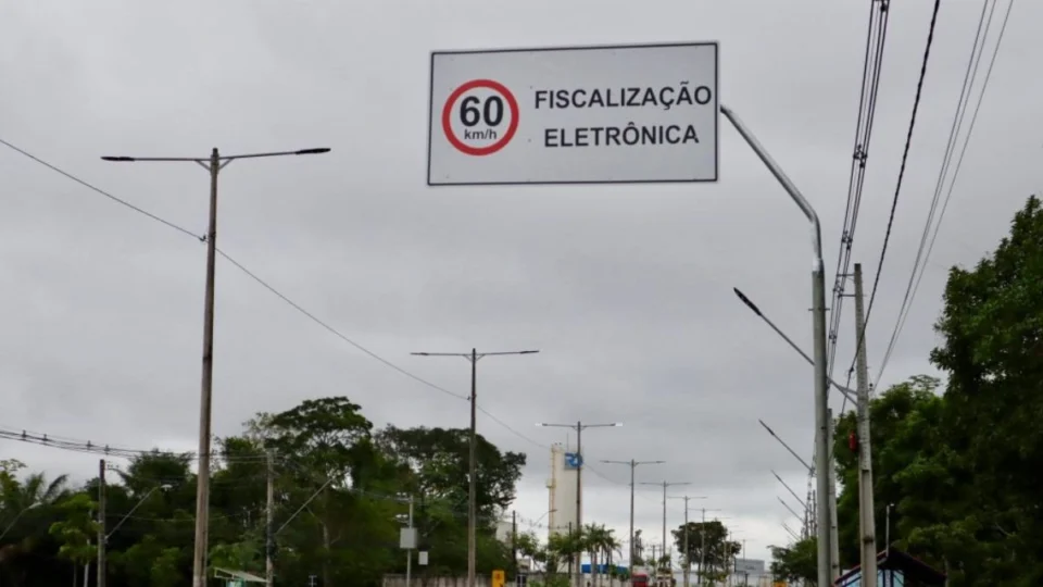 Radares de velocidade começam a multar em Manaus; veja os locais