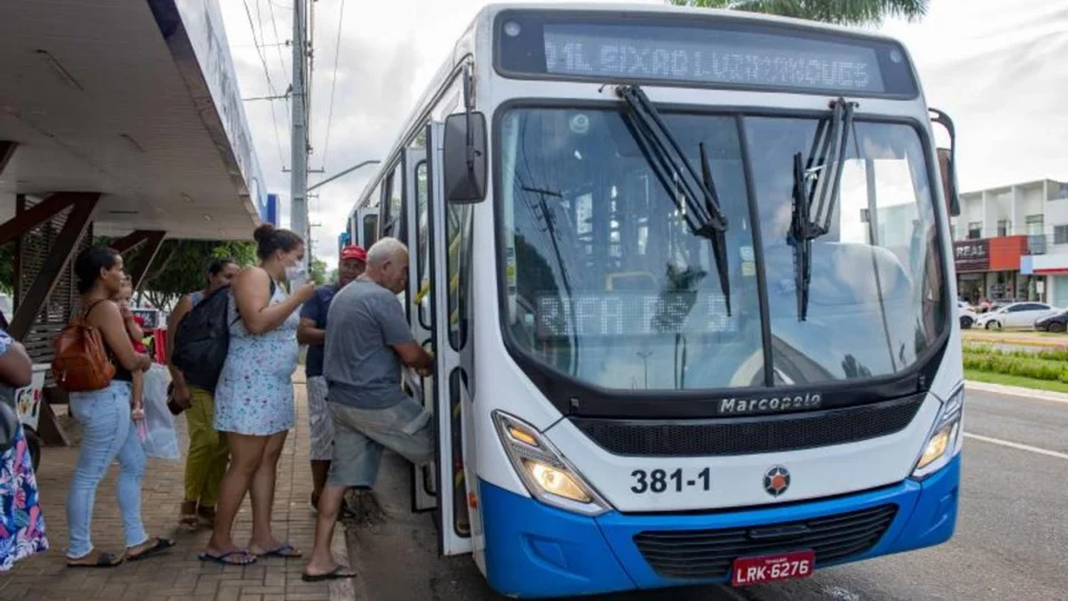 Motorista de Palmas denuncia defeito em rampa de ônibus: prefeitura se manifesta