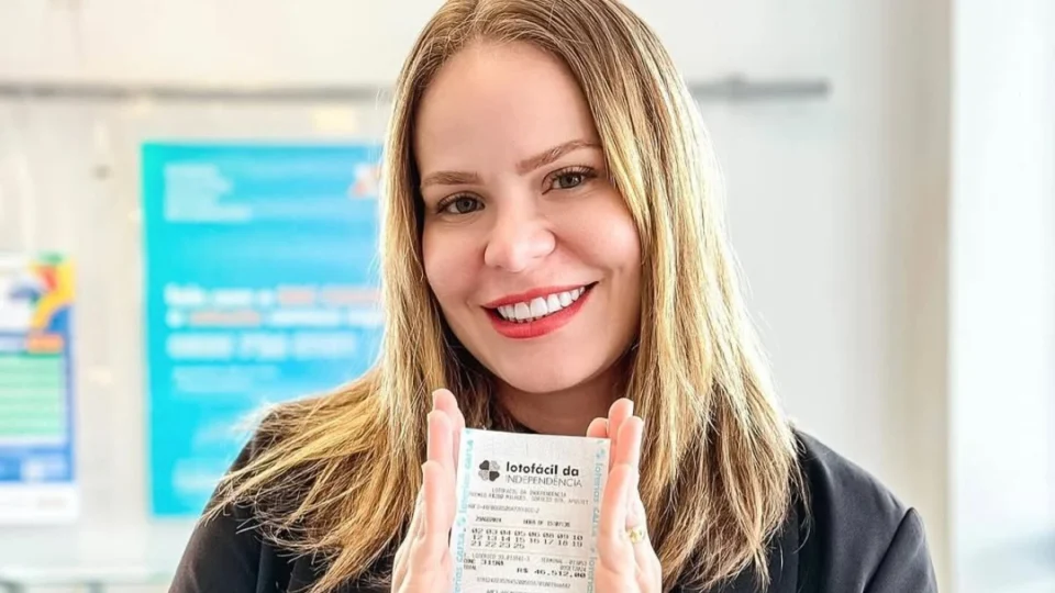 Ex-BBB Paulinha Leite acerta quina na Mega da Virada e volta a chamar atenção