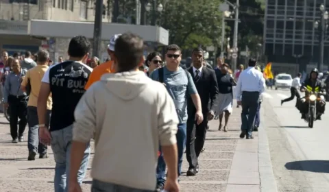 Brasil retorna à predominância da classe média em 2024