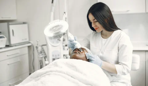 Dia do Esteticista (18/01): veja frases para enviar neste dia especial