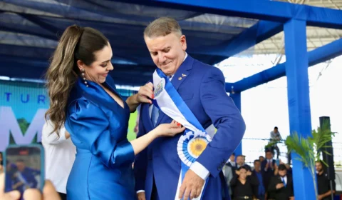 Prefeito Eduardo Siqueira recebe faixa, anuncia obras e projetos para Palmas