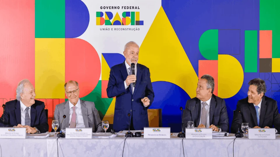 Em reunião ministerial, Lula diz que 2025 será “o ano da colheita”