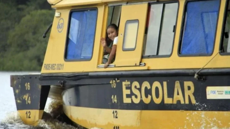 Acre recebe ajuda milionária para transporte escolar aquaviário; entenda