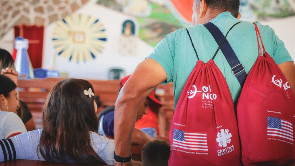 Decisão de Trump interrompe ajuda a refugiados e migrantes em Roraima; entenda