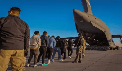 Primeiro voo com imigrantes deportados pelo governo Trump chega ao Brasil hoje (24)