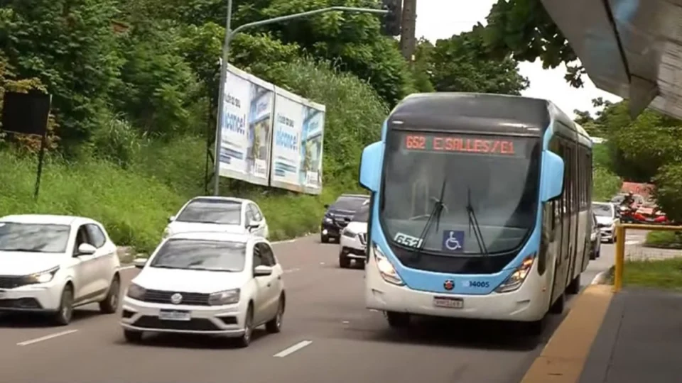 Criminosos saem para comemorar em bar após assaltar ônibus e são presos em Manaus