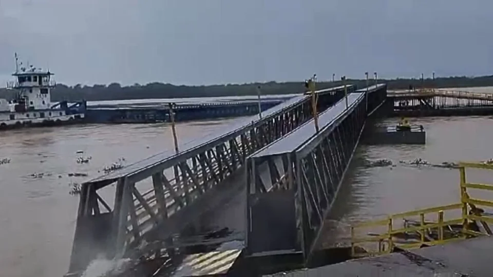 VÍDEO: balsa colide com porto de Borba e arrasta estrutura