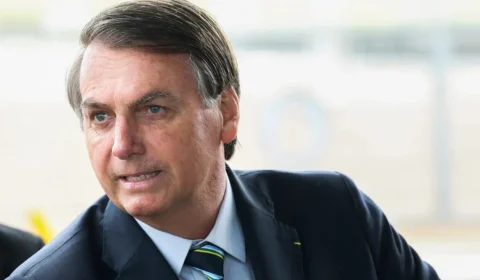 Bolsonaro ignora denúncia e critica governo Lula: ‘está nas cordas’