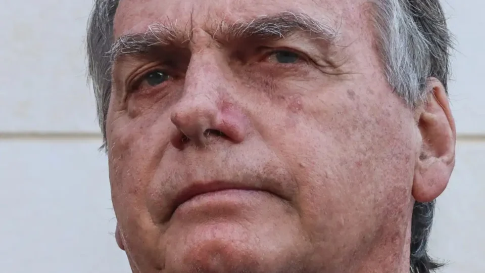 Bolsonaro quer revogar Lei da Ficha Limpa por ‘perseguição a políticos de direita’