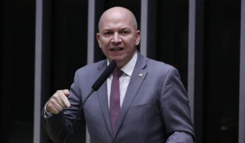 O povo paga o preço? Prefeito de Sena Madureira (AC) é suspeito de comprar quase R$ 12 milhões em combustível sem licitação