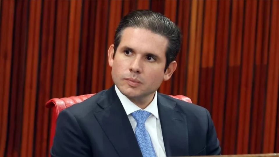 Motta exige respeito e civilidade após protestos durante sessão plenária: ‘aqui não é jardim de infância’