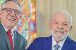 ‘Fortalecer o SUS continuará sendo a nossa grande causa’, diz Padilha ao assumir comando da Saúde