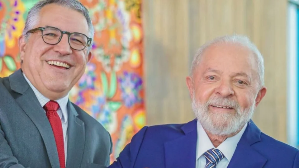 ‘Fortalecer o SUS continuará sendo a nossa grande causa’, diz Padilha ao assumir comando da Saúde