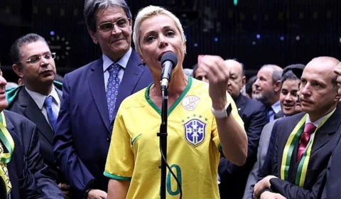 É de direita e brasileiro nos EUA? Ex-deputada se movimenta na promoção de ‘asilo político’; entenda