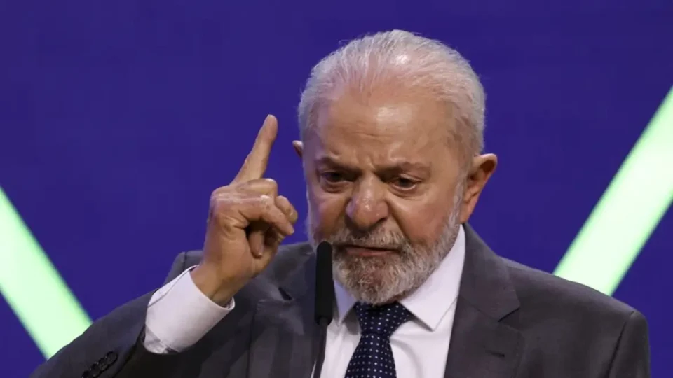 ‘A democracia perde espaço para o nazismo’, afirma Lula sobre extremismos no Brasil