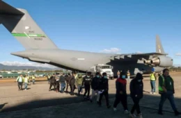 Brasil recebe novo voo com 111 brasileiros deportados dos EUA; recepção é reforçada