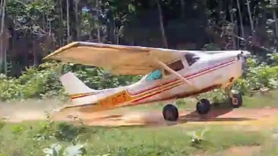 Avião cai em área de garimpo na Terra Yanomami e deixa dois mortos em Roraima