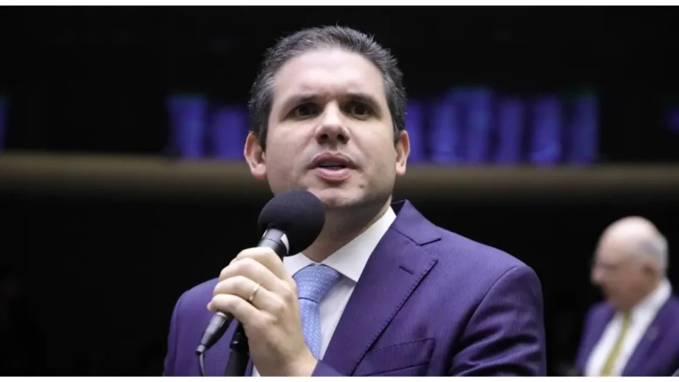 Anistia do 8 de janeiro: Hugo Motta promete debate apartidário na Câmara