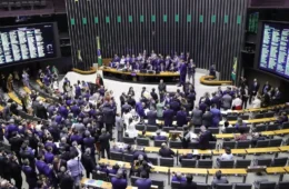 Escolas que se recusarem a matricular alunos podem ser penalizadas; entenda a proposta