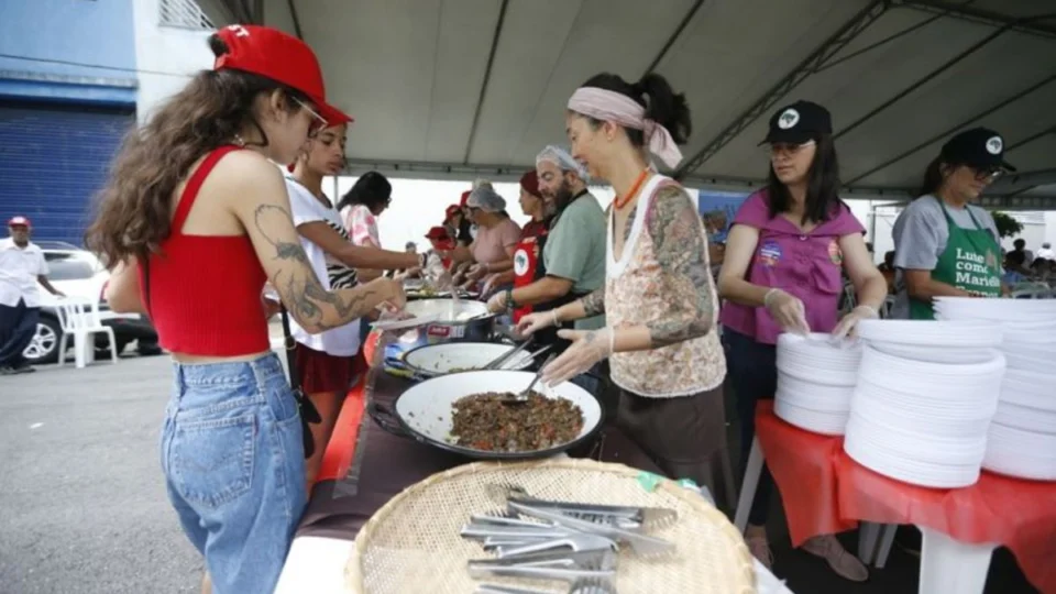 Governo federal suspende termo de colaboração de cozinhas solidárias; oposição aponta irregularidades