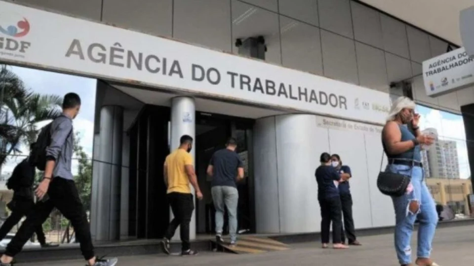 Mais de 300 vagas de emprego disponíveis no DF nesta segunda-feira (17); confira