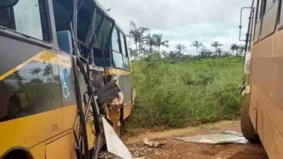 Colisão entre ônibus escolares deixa feridos na zona rural de Porto Velho