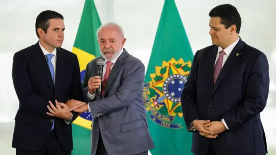 Davi Alcolumbre e Hugo Motta: o que a nova liderança no Congresso significa para o Amazonas?