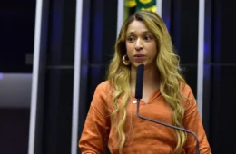 Escala 6×1: Erika Hilton protocola PEC na Câmara dos Deputados