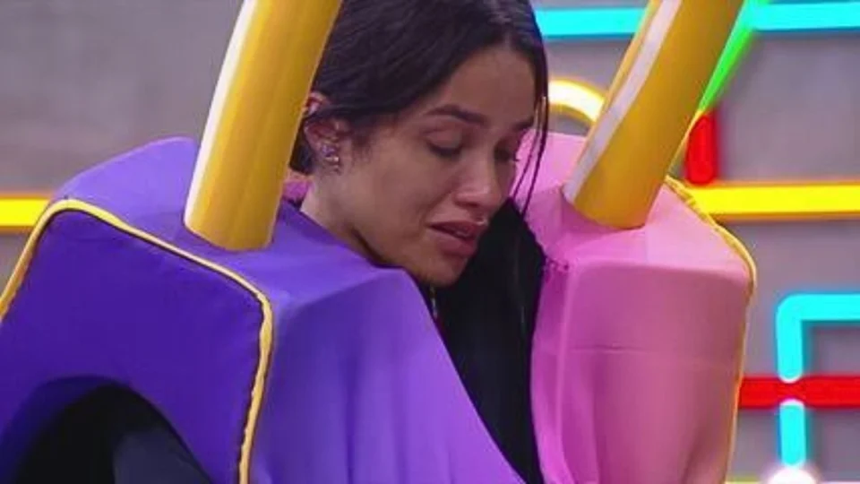 BBB 25: Eva sai da caixa do Castigo do Monstro após 10 horas de dinâmica