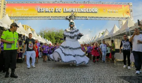 Feira de Carnaval na Ponta Negra movimenta economia local em Manaus