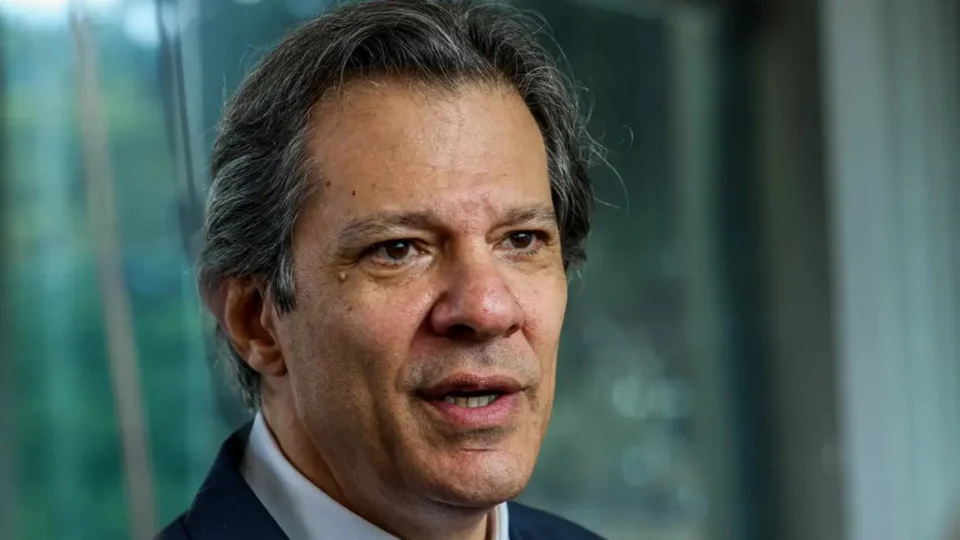 Haddad se reúne com ministro do TCU para discutir bloqueio de recursos do Pé-de-Meia