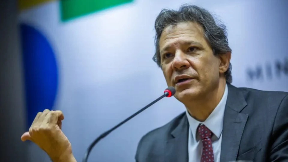 Haddad: safra recorde, salário mínimo e dólar podem ajudar a reduzir preço dos alimentos