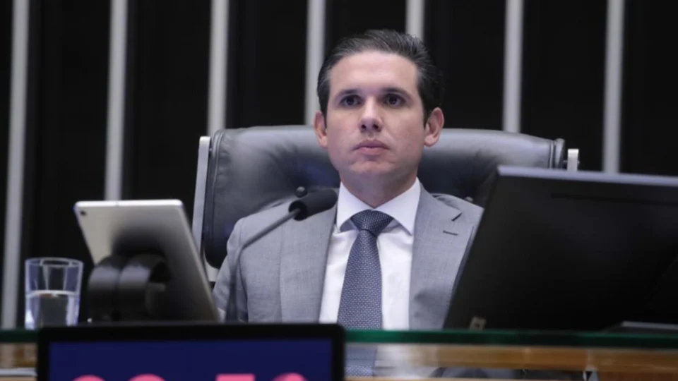 Hugo Motta descarta impeachment de Lula: ‘respaldado pelo povo’