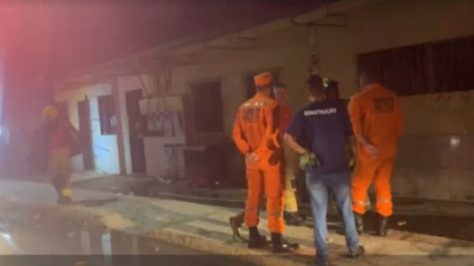 Incêndio atinge vila em Porto Velho, e moradores controlam chamas