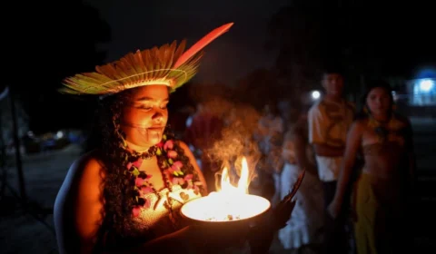 Indígenas organizam ritual em Manaus para torcer por ‘Ainda Estou Aqui’, filme indicado ao Oscar 2025