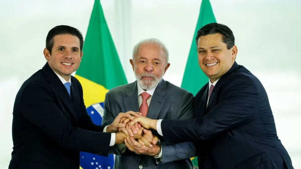 Lula recebe presidentes eleitos do Congresso e promete convivência ‘pacífica’ entre os poderes