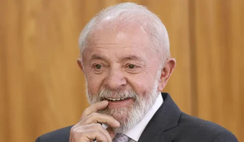 Lula faz autocrítica do governo e defende Janja em festa do PT
